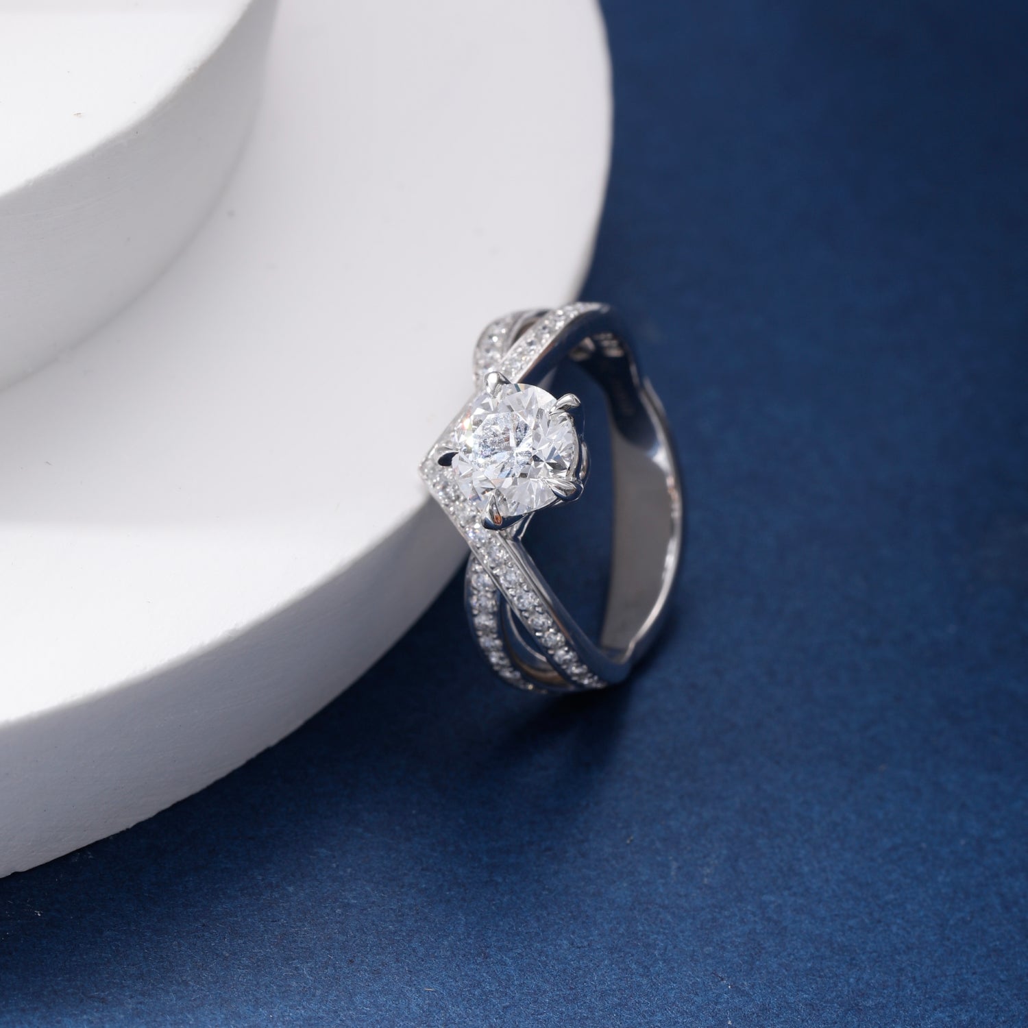 CF26-R001 | Round Solitaire Ring | Twisted Pavé Band