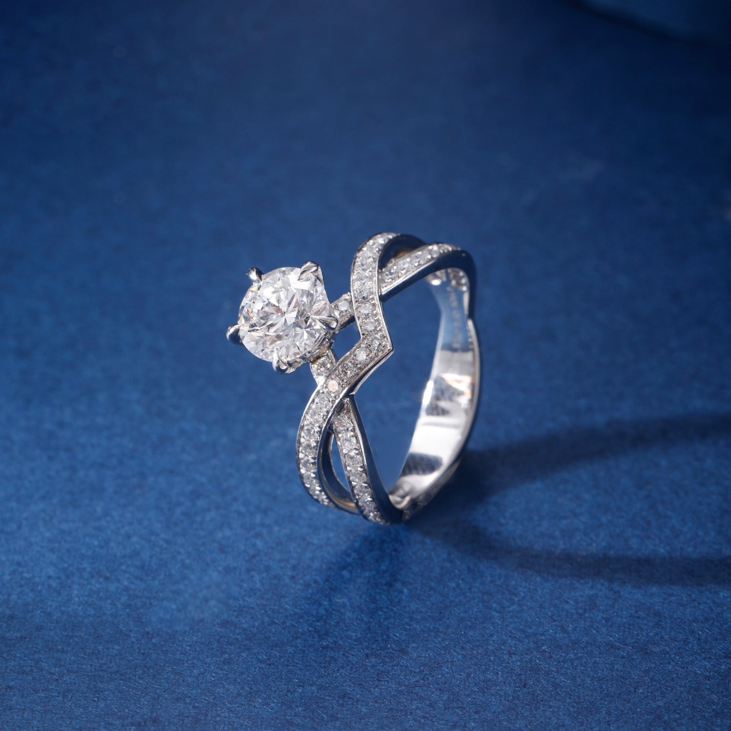 CF26-R001 | Round Solitaire Ring | Twisted Pavé Band