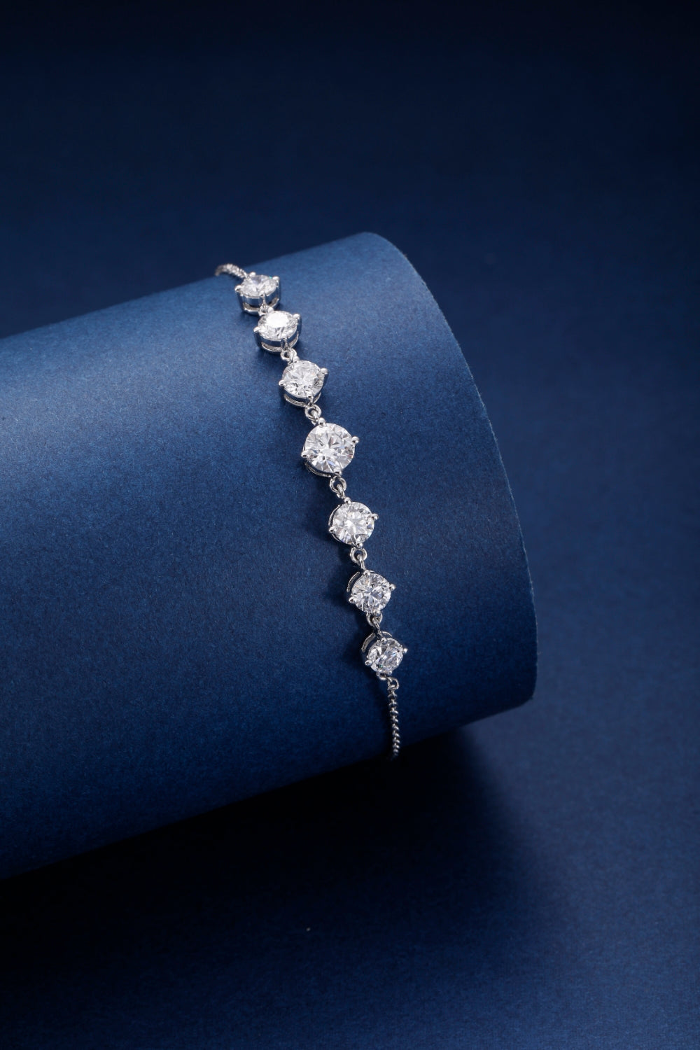 CF26-B001 | Round Diamond Line Bracelet | White Gold Setting