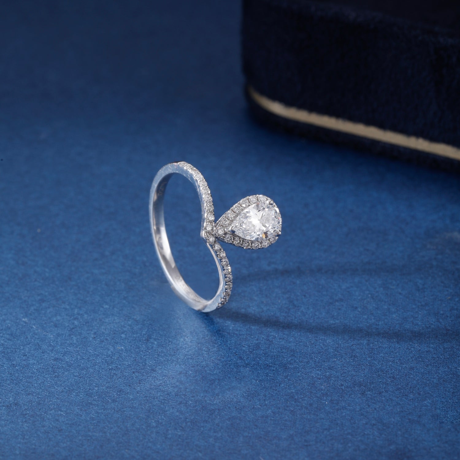 CF26-R006 | Pear-Shaped Bypass Ring | Pavé Split Shank Design