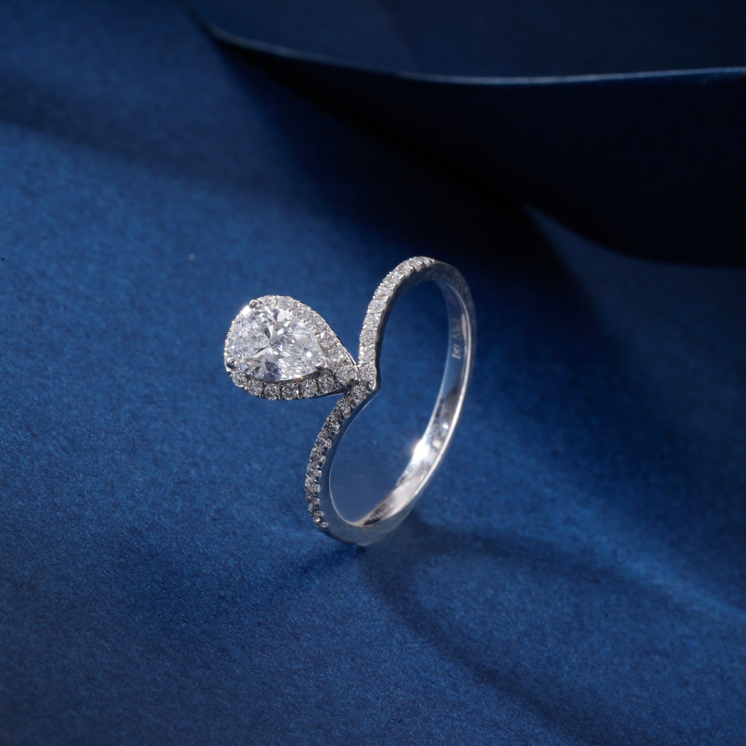 CF26-R006 | Pear-Shaped Bypass Ring | Pavé Split Shank Design