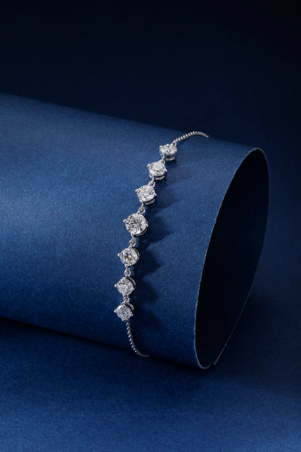 CF26-B001 | Round Diamond Line Bracelet | White Gold Setting