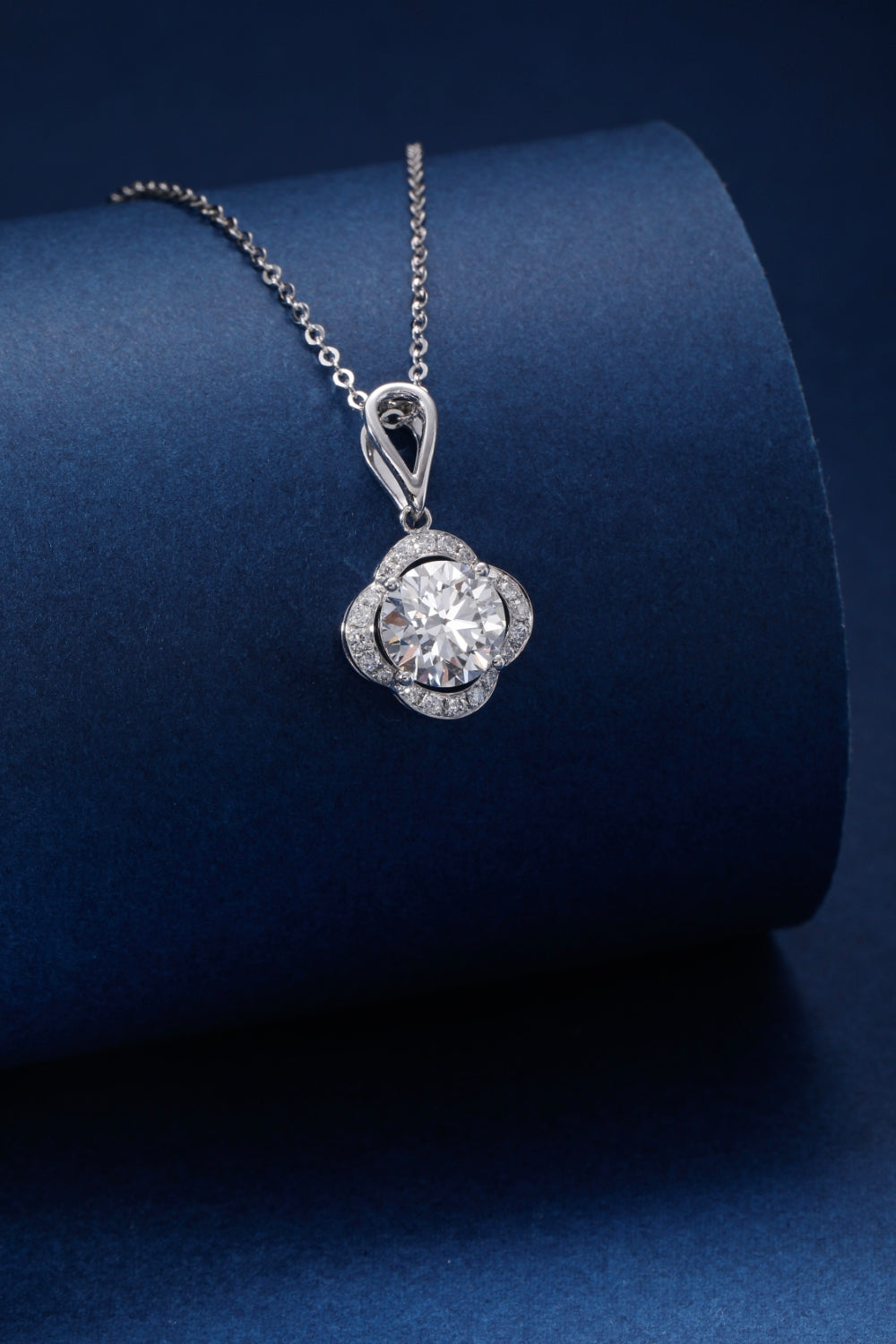 CF26-N003 | Round Diamond Pendant | Floral Four-Petal Halo & Curved Bail