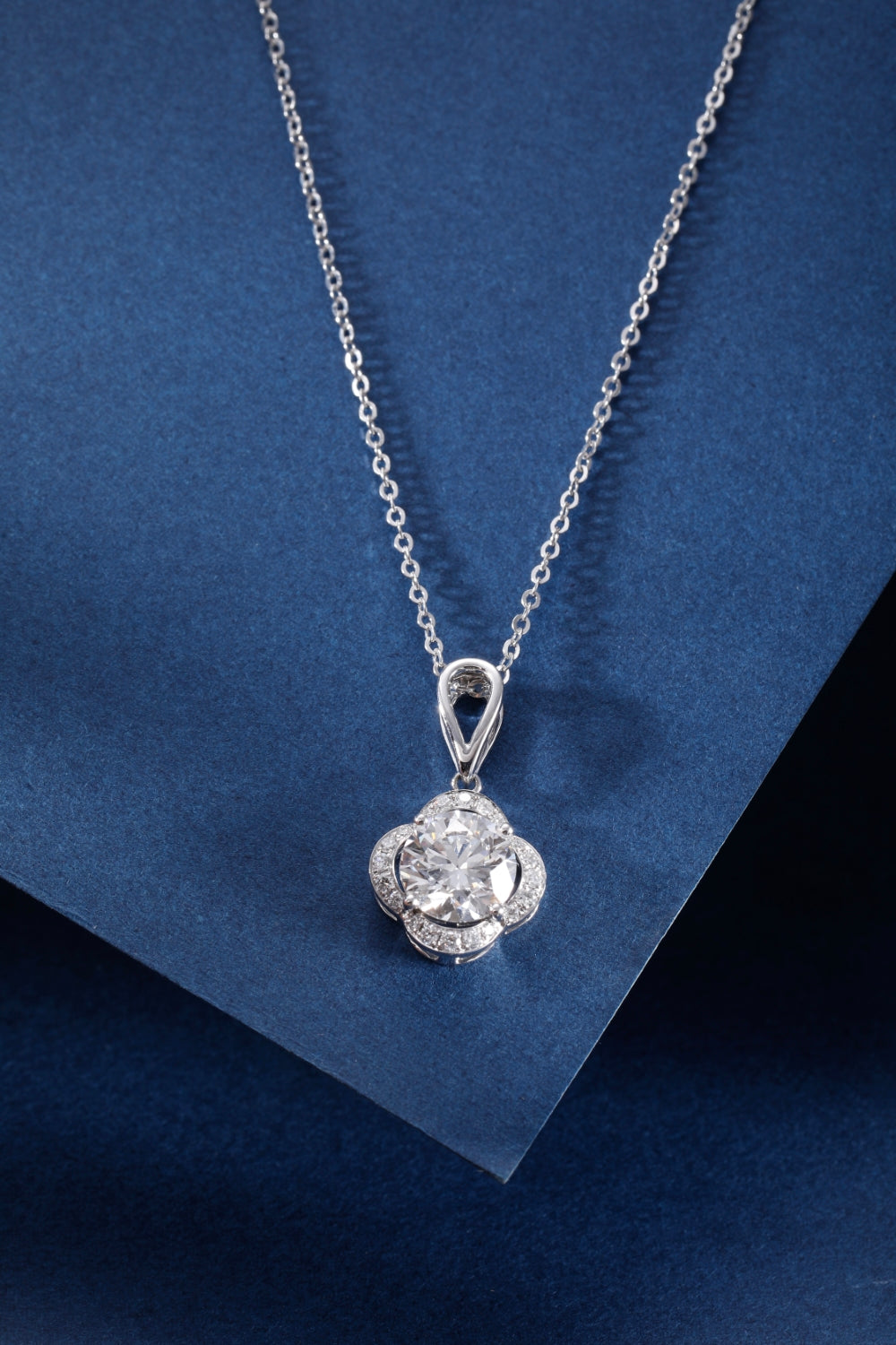 CF26-N003 | Round Diamond Pendant | Floral Four-Petal Halo & Curved Bail