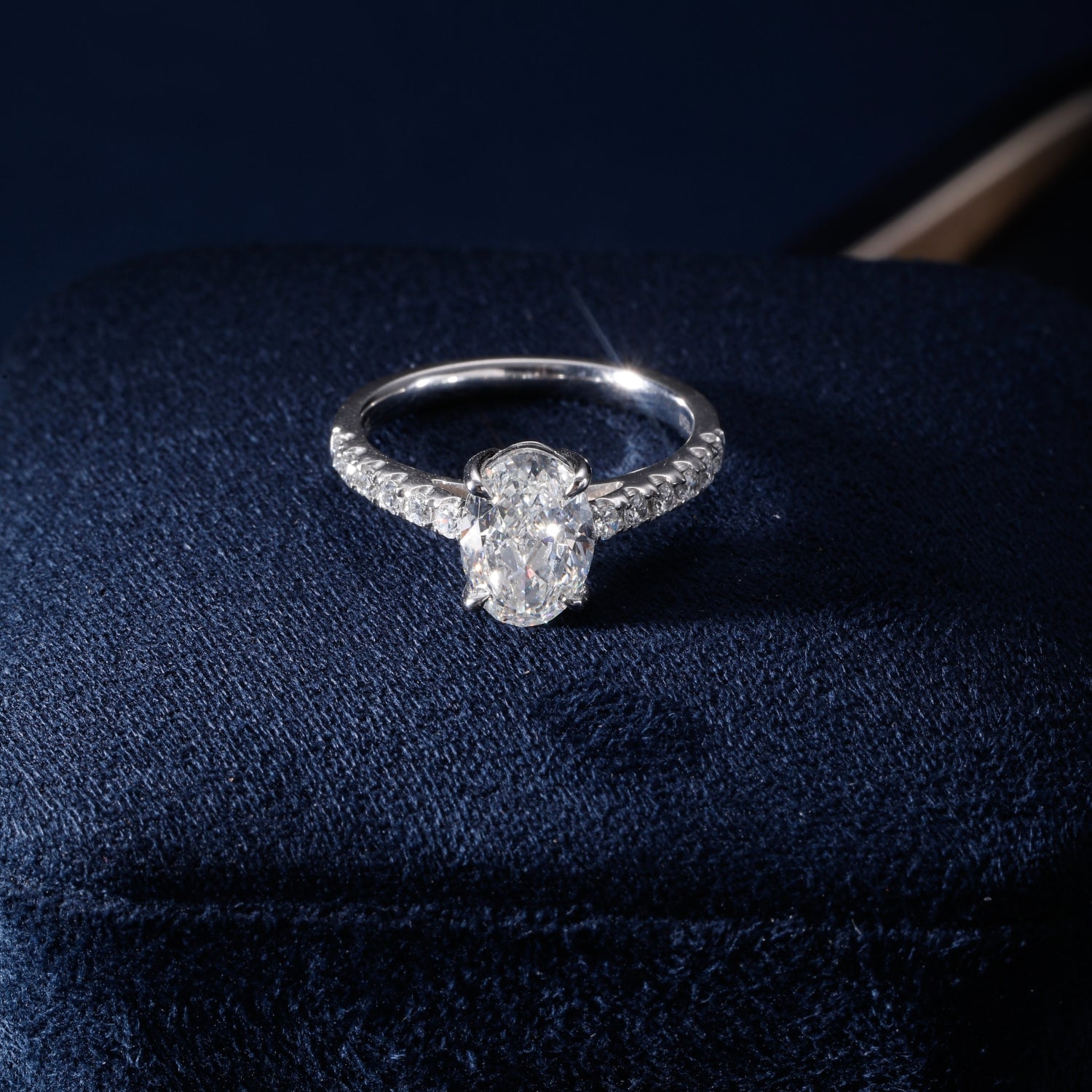 CF26-R009 | Pear-Shaped Diamond Ring | Pavé Split Shank & Vine Accent Setting
