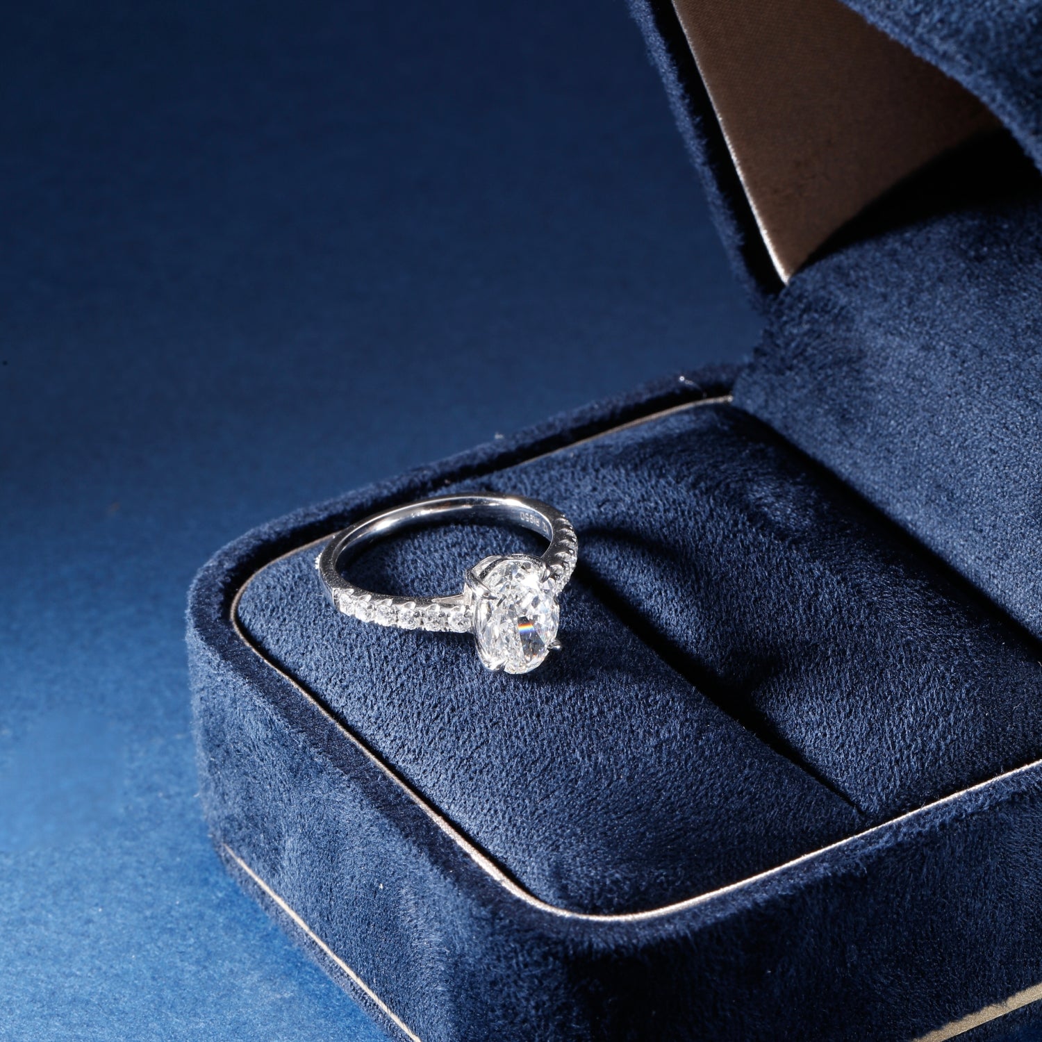 CF26-R009 | Pear-Shaped Diamond Ring | Pavé Split Shank & Vine Accent Setting